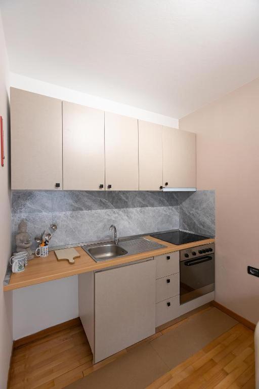Light-2 Lovely Apartment In Tirana Exterior photo